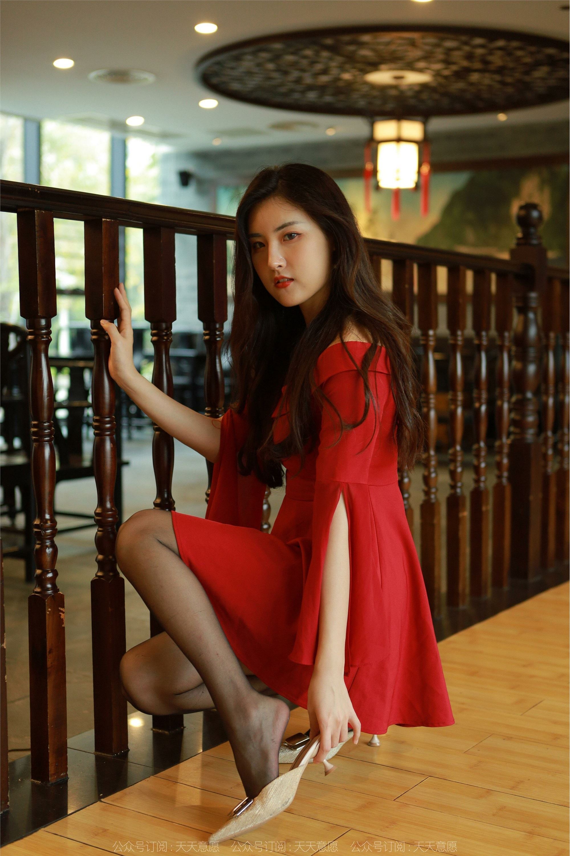 IESS异思趣向  2022.05.08 丝享家 1082：小宝《红裙女神》